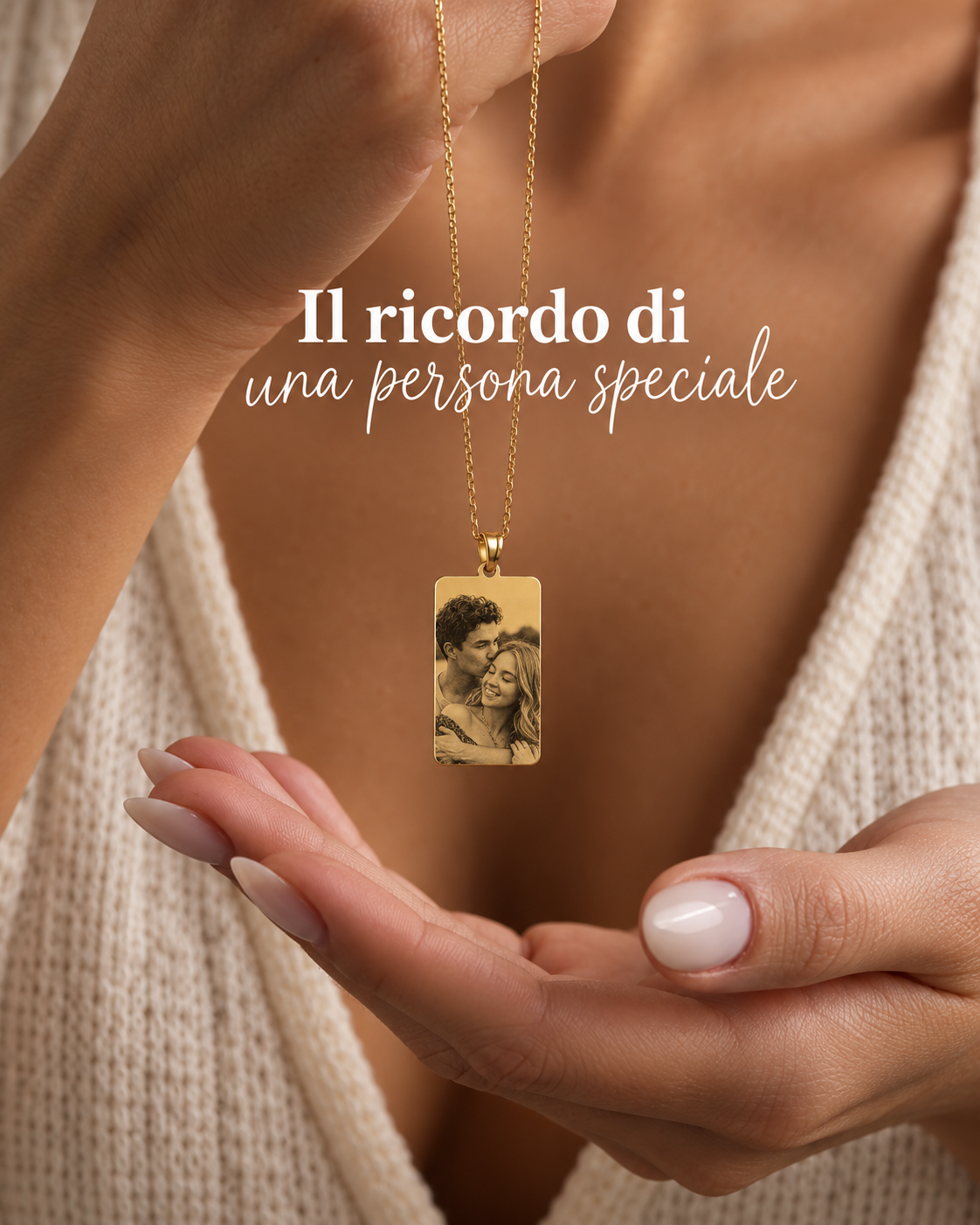 Collana con ritratto inciso di una coppia e scritta Il ricordo di una persona speciale